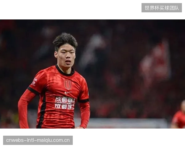 贺一然坐镇后防表现稳健，成成都蓉城防线关键一环。